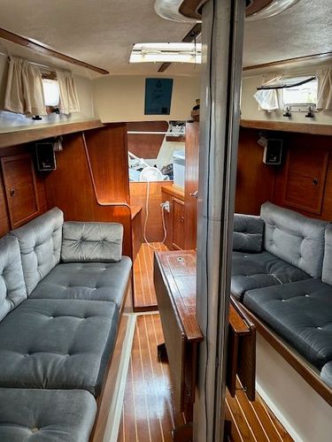 1981 Hinterhoeller Niagara 35